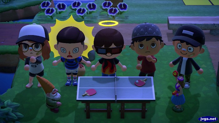 Ping pong: Garden gnome vs. hula doll.