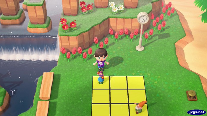 Hula Doll and Garden Gnome prepare to face off in a sumo wrestling battle.