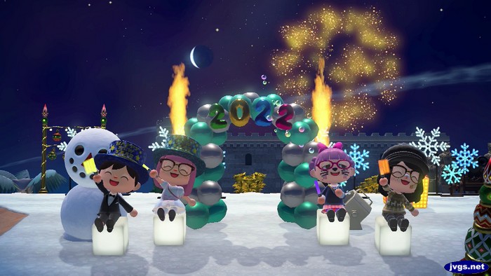 Hanging out by the arch as fireworks explode above us.