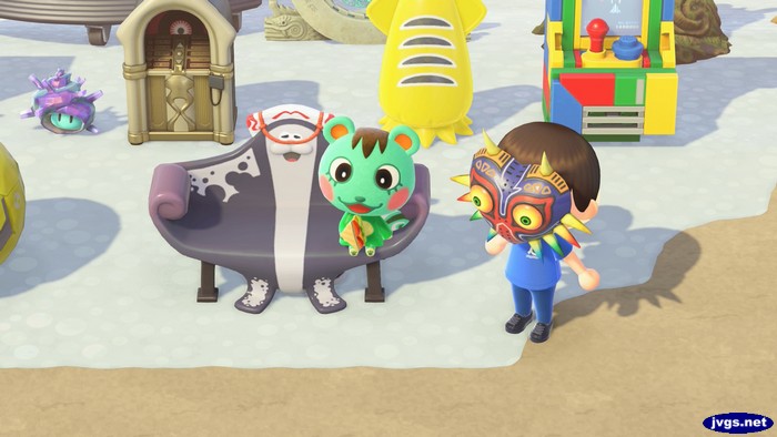 Mint eats a sandwich while sitting on the Big Man bench.