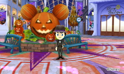 Halloween decorations on Castle Street in Disney Magical World 2 for Nintendo 3DS.