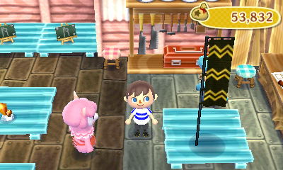 A circle banner customized with a zigzag design.