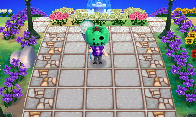 Paths leading up to the fountain.