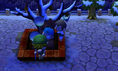 Glitching onto Tom's town tree.